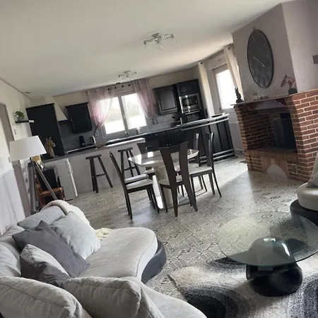 Familiale Au Coeur D Un Centre Equestre *