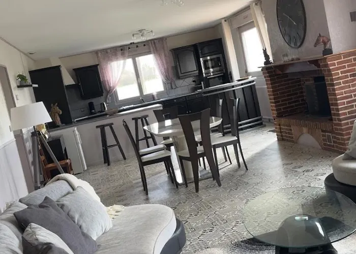 Familiale Au Coeur D Un Centre Equestre *